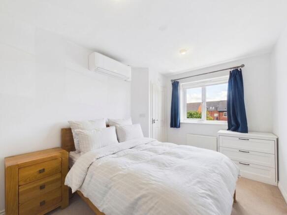 2 bed Flat for sale Image 7