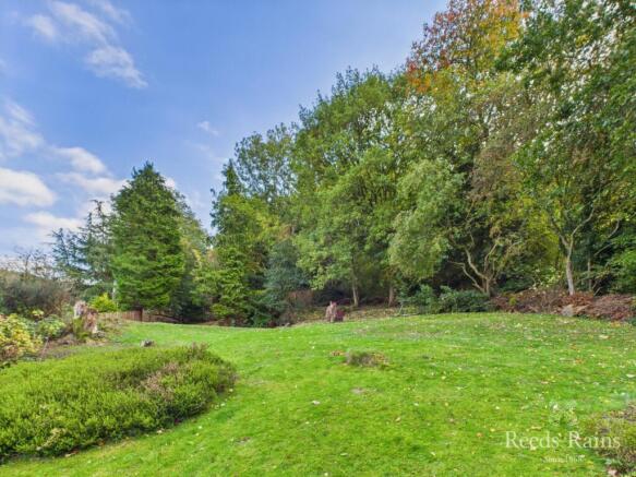 4 bed Detached for sale Image 2