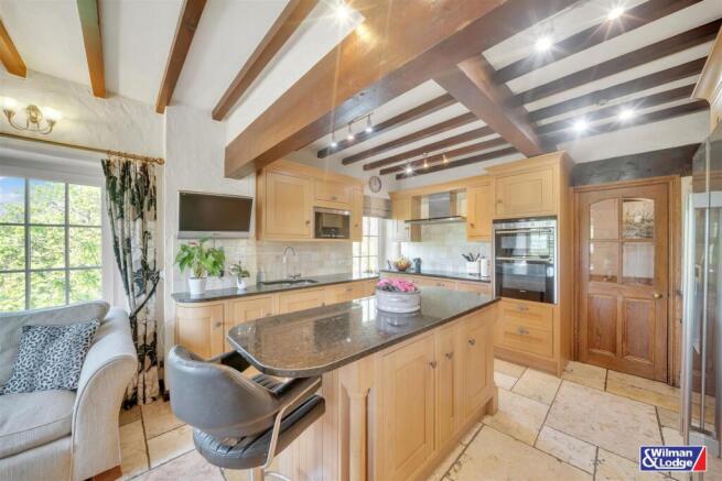 5 bed Semi-Detached for sale Image 4