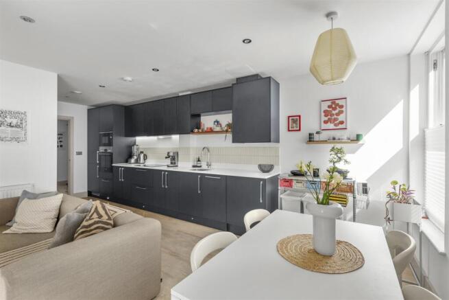 5 Trinity Place, Easton Street, HP11 1WN-17.jpg