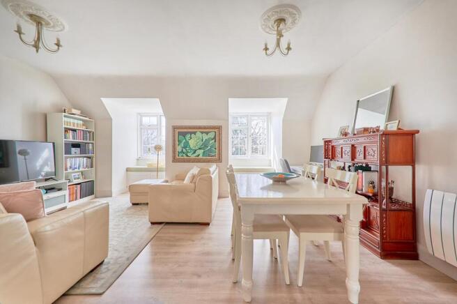 Sitting/Dining Area