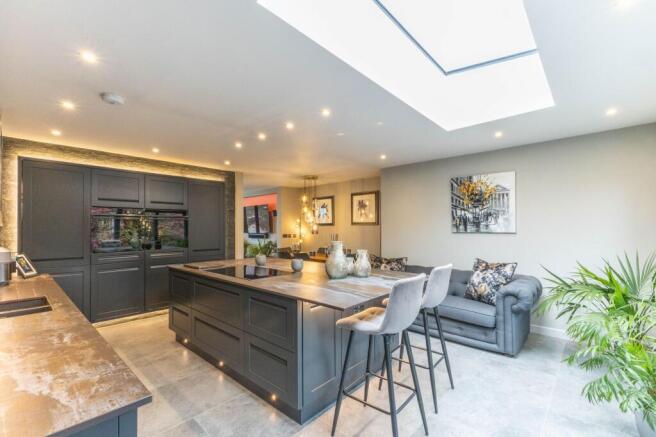 KITCHEN / DINING AREA