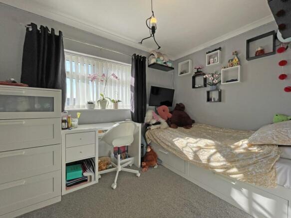 Inchkeith Road 29 Bed 2.jpg