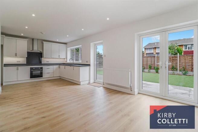 KITCHEN/BREAKFAST ROOM