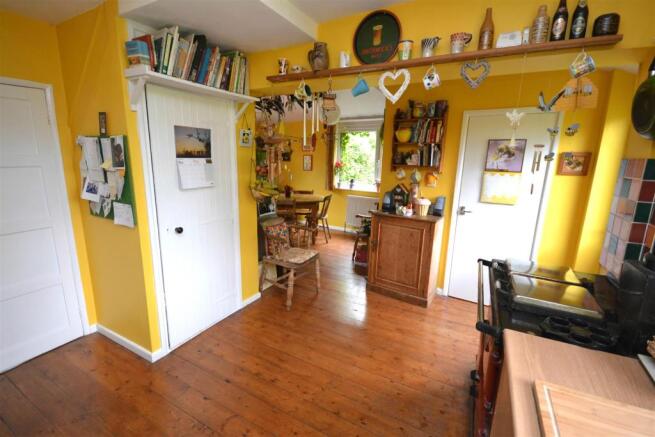 Kitchen 2 a.jpg