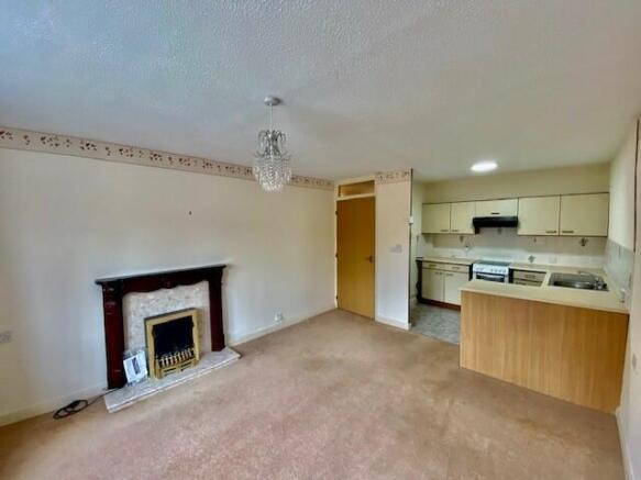 LOUNGE/KITCHEN
