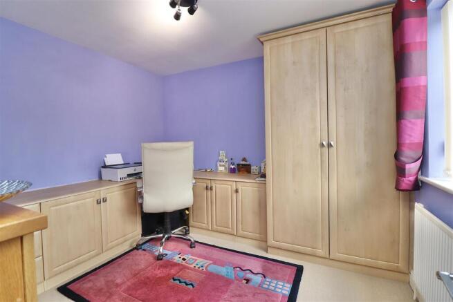 4 bed Detached for sale Image 9