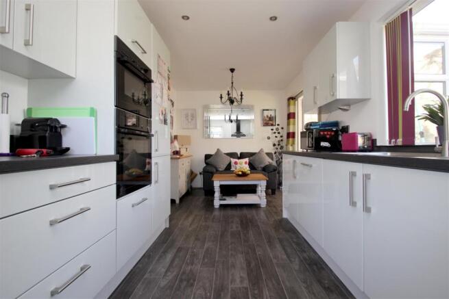 kitchen/dining room