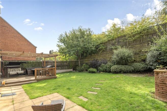 5 bed Detached for sale Image 8