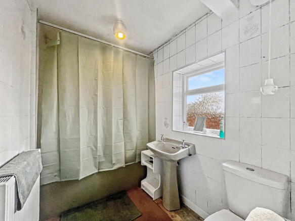 3 bed Semi-Detached for sale Image 8