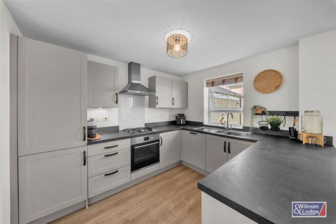 4 bed Detached for sale Image 6