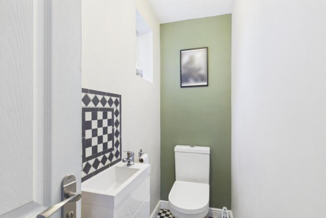 4 bed Detached for sale Image 11