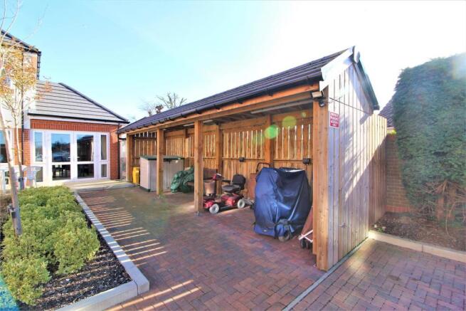 COMMUNAL GARDENS & PARKING