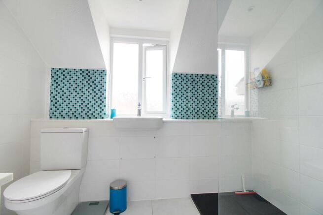 Ensuite to Bed 1