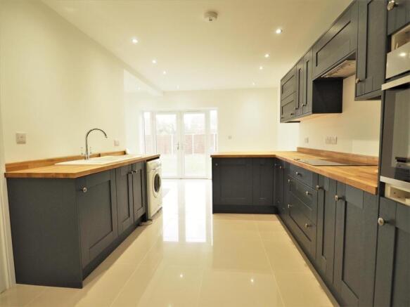 Superb Fitted Kitchen 742