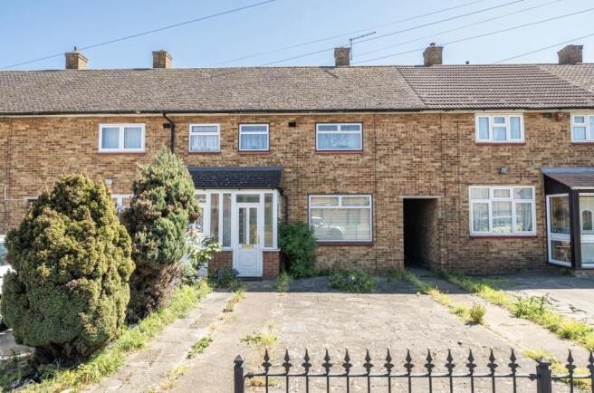 2-bed terraced on Daiglen Drive, South Ockendon, Essex, RM15, £310,000