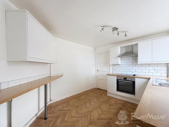 Integrated Hob and oven in Modern Kitchen