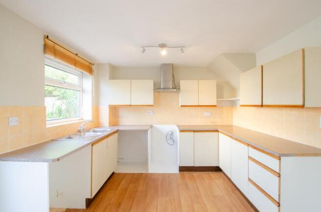 4 Elizabeth Close TPS Bodmin 01208 74182-07