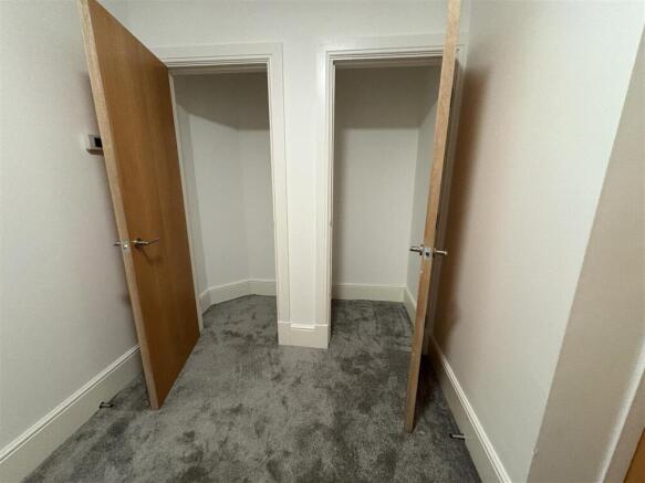 2 bed Flat to rent Image 11