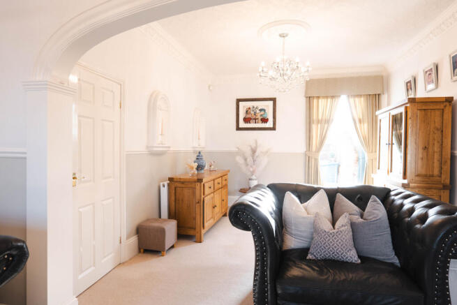 Lounge/ Dining Room