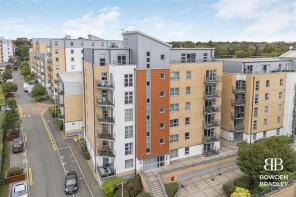 18, Lyndon House, Queen Mary Avenue, South Woodford, London E18 2FQ