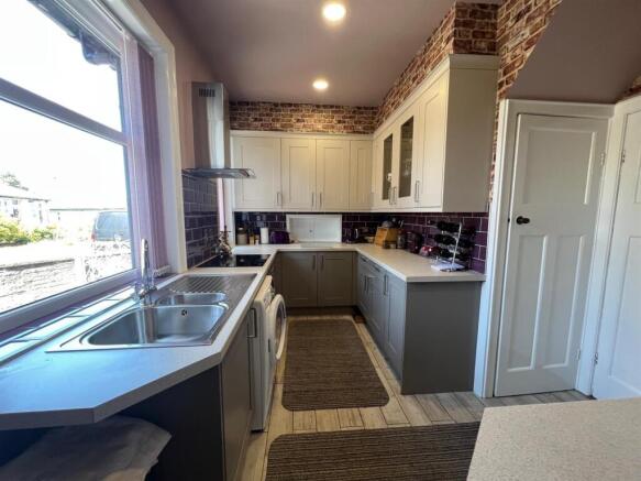 kitchen 2.jpg