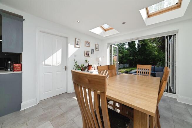 3 bed Semi-Detached for sale Image 6