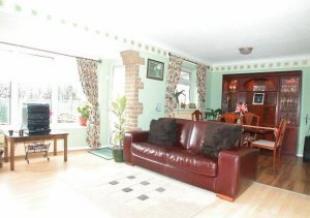 Lounge/Dining Area