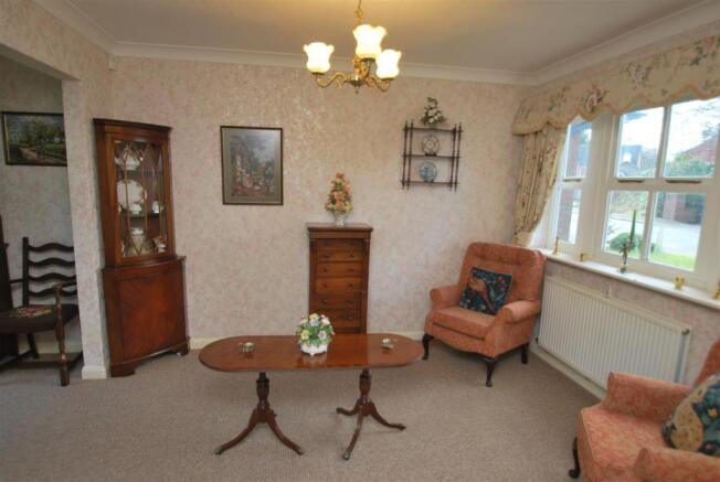 6 Sherwood Grove - Living Room.JPG