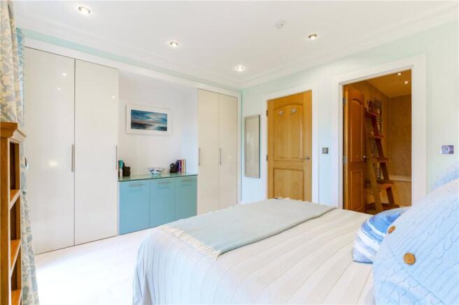 4 bed Terraced for sale Image 11