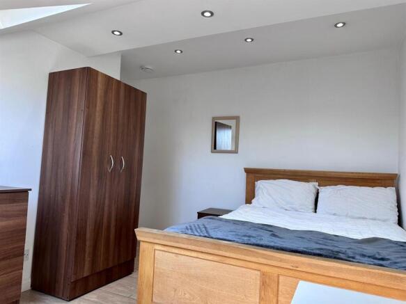 Bed 4.jpg