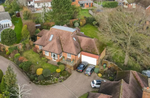 1, Sandy Croft, Birchfield Grove, Epsom KT17 3DP