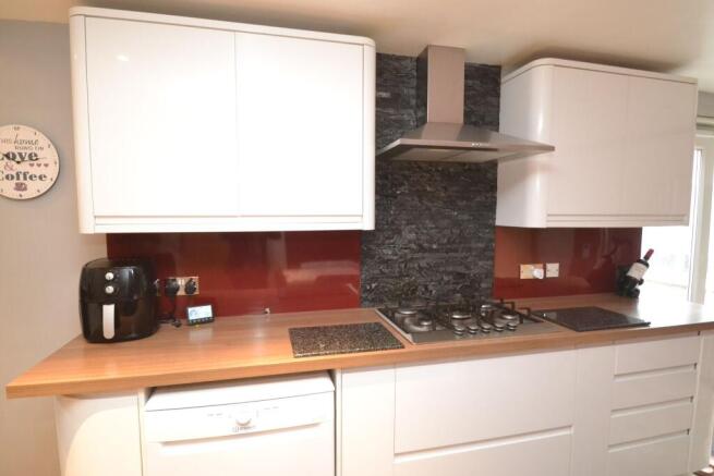 3 bed Semi-Detached for sale Image 8