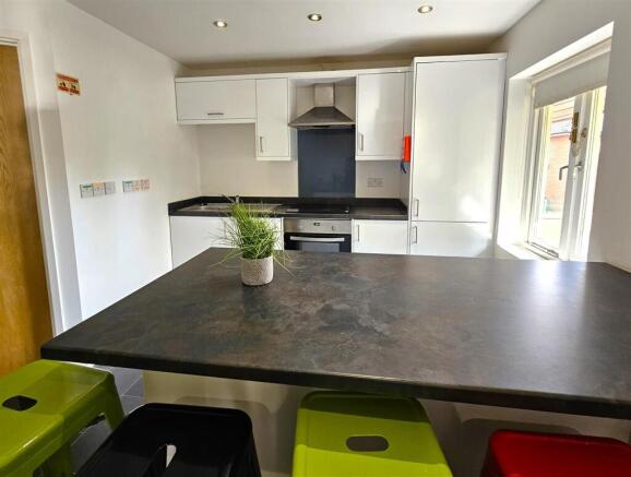 Communal Kitchen - F34 The Forum.jpg