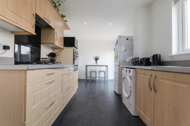5- Kitchen.jpg