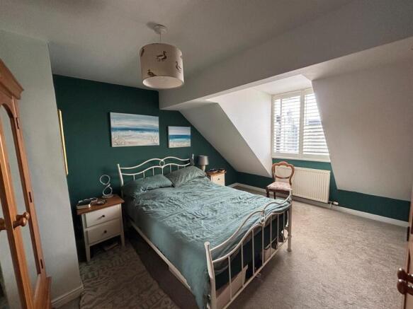 4 bed House for sale Image 10