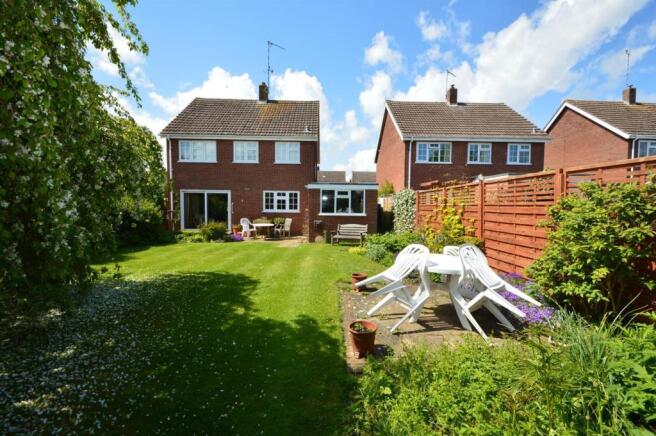 3  GREEN  FARM  END,  KINETON  (HOUSE REAR).jpg