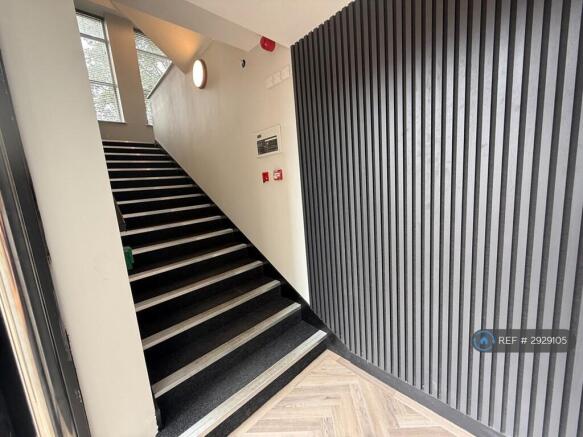 Studio to rent Image 10
