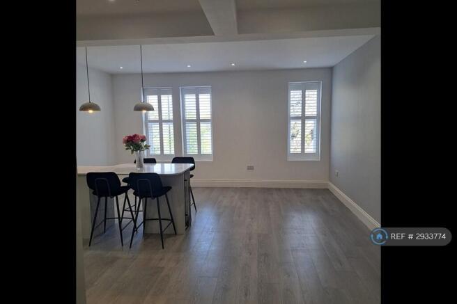 3 bed Flat to rent Image 5