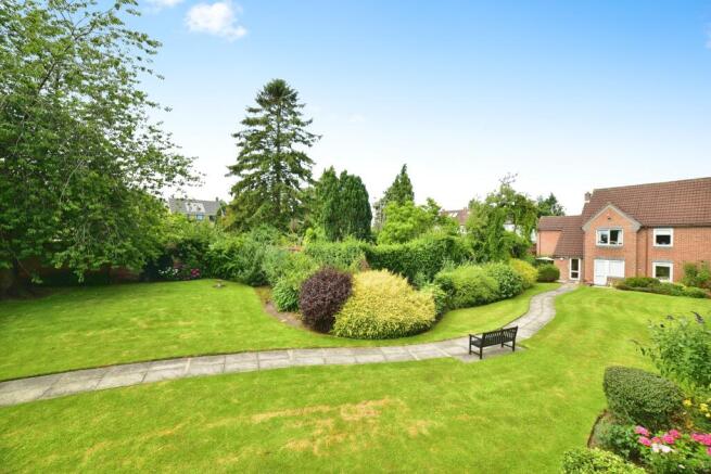 2 bed Apartment for sale Image 12