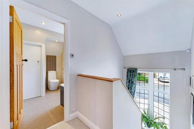 4 Fairbourne Drive-8.jpg