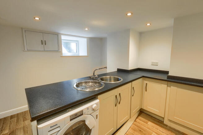 1 bed Terraced to rent Image 4