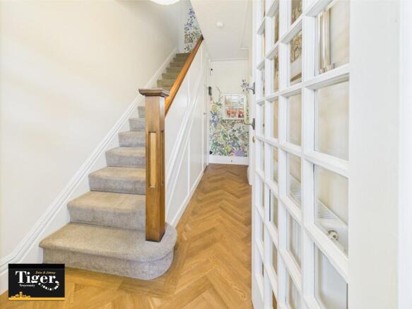 CAM02176G0-PR0579...