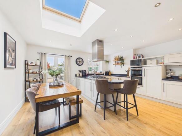 3 bed Terraced for sale Image 5