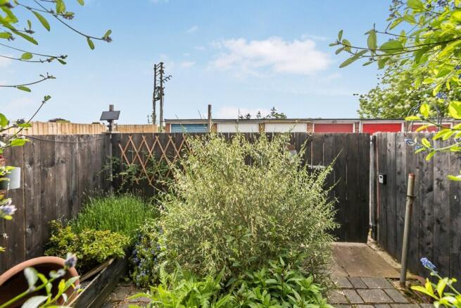 2 bed Terraced to rent Image 9