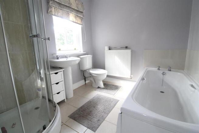 BATHROOM/WC