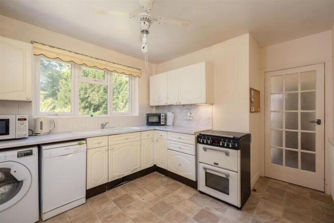 Ropery Walk 1 Kitchen-2.jpg