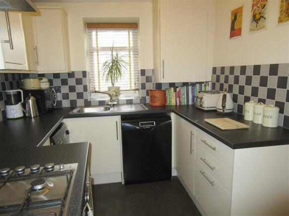 KITCHEN/BREAKFAST RO