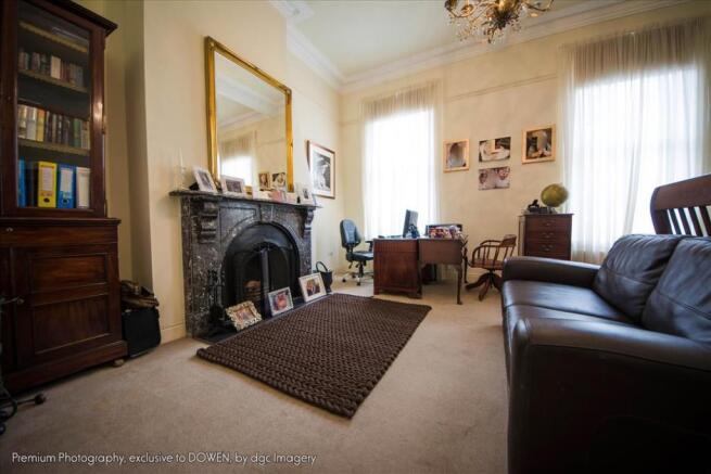 SECOND LOUNGE/OFFICE