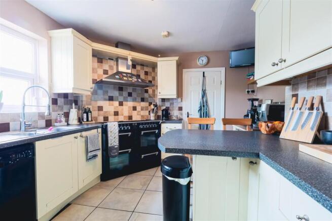Kitchen 1.jpg